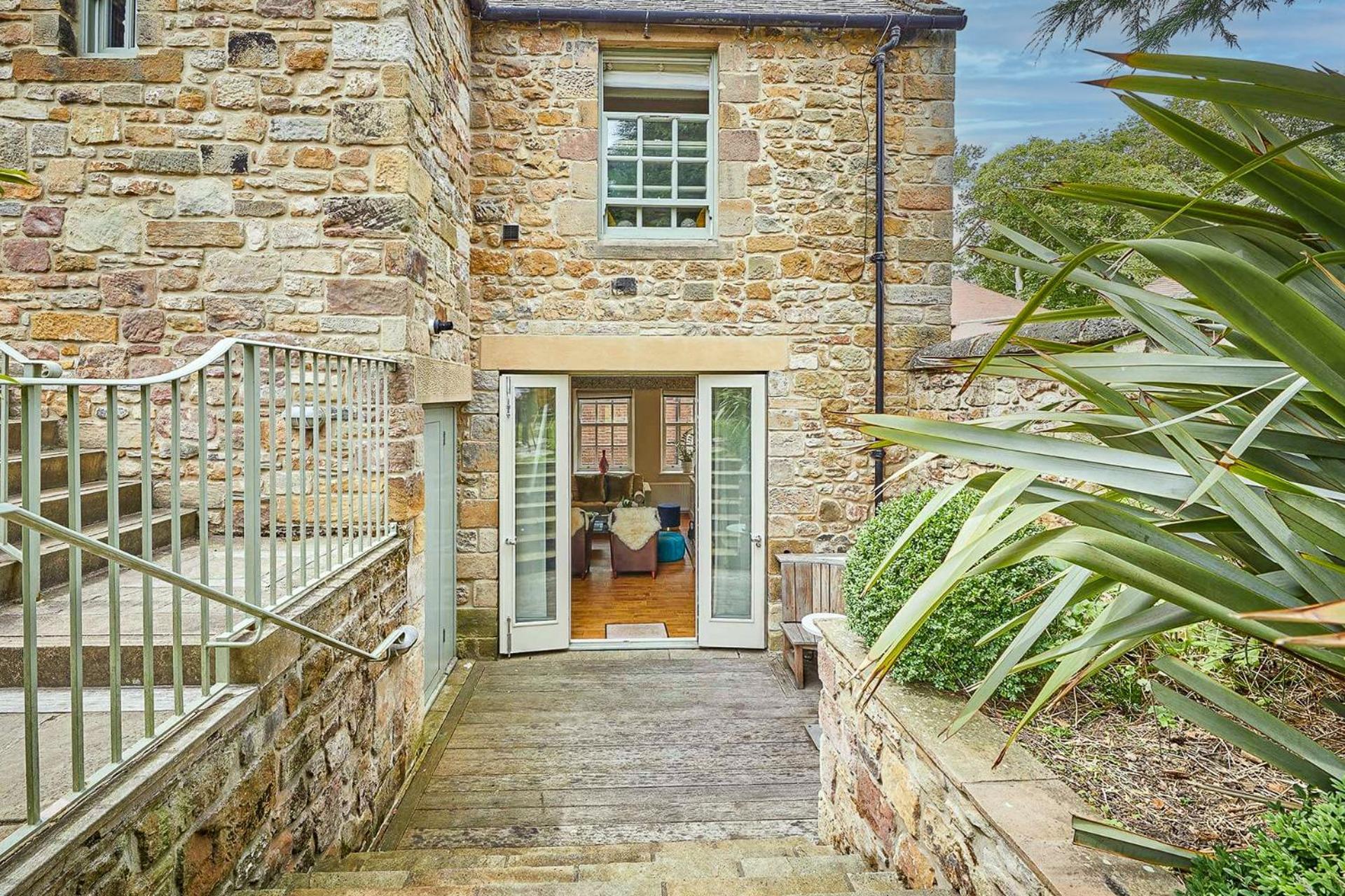 Spence Lodge: Beautiful 2-Bedroom Stone Cottage 알른머스 외부 사진