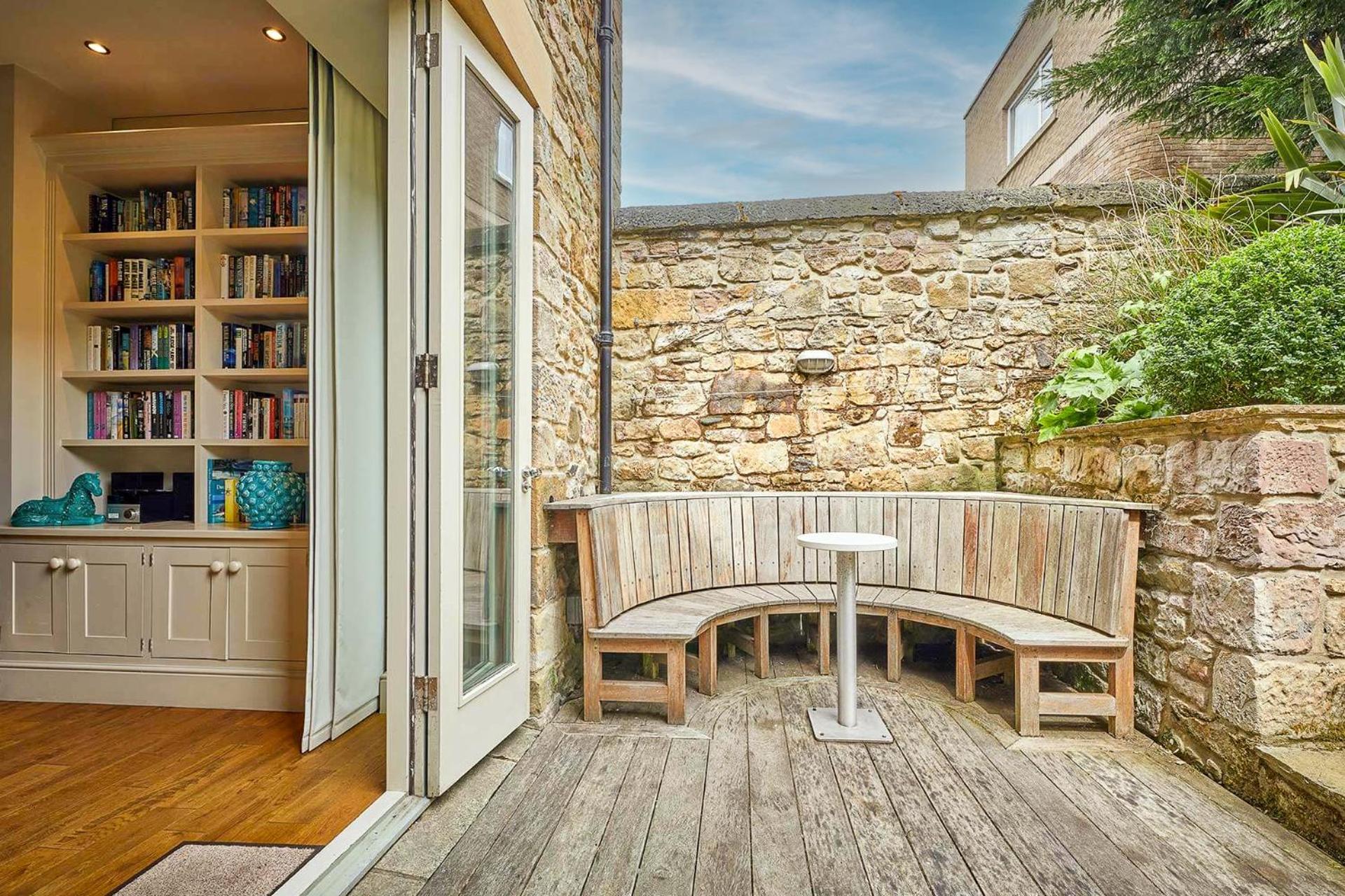 Spence Lodge: Beautiful 2-Bedroom Stone Cottage 알른머스 외부 사진
